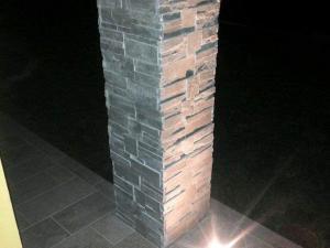 Pilastro-rivestito-pietra-colonna-casa-prezzo-quarzite-grigia-scozzese-corners-grey-panel