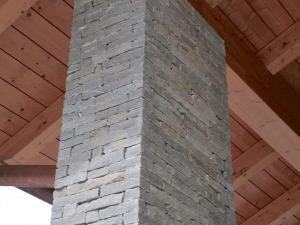 rivestimento pilastro in pietra naturale luserna blocchetti muro incollati poco spessore prezzo costi pietrarredo