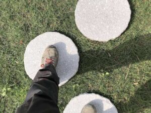 Passi giapponesi in granito per camminamento giardini aiuole prati pietrarredo milano steps oval