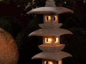 Pagoda giapponese Sanju No To inluminata notte con luci prezzo pietrarredo