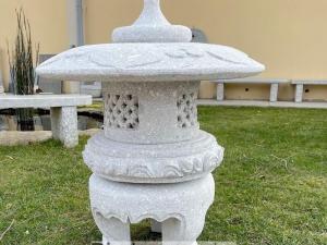 offerta lanterna per giardino giapponese in sasso granito fatta a mano altezza 90 cm maru prezzo pietrarredo