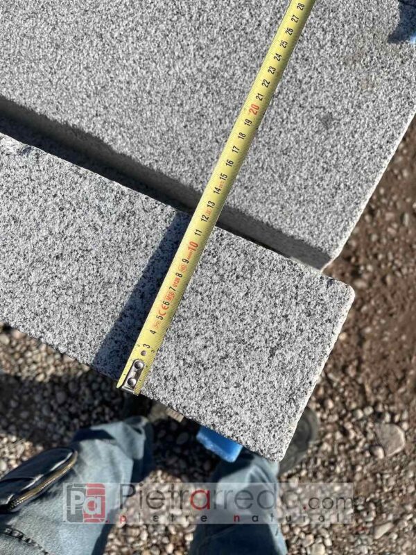 bordure de route en granit 100x25x12cm sel poivre granit prix de revient pietrarredo Parabiago Milan blanc montorfano balance g603 bergana turquie