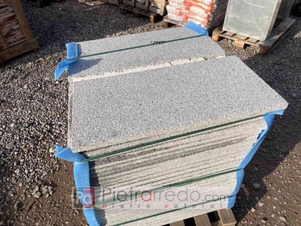 lastre pavimento piastrelle in granito grigio sale pepe 40x80cm prezzo costi granigliato pietrarrredo bocciardato