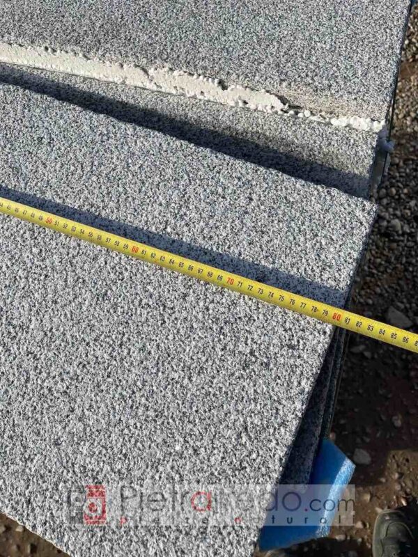 prezzo pavimento zoccolatura in lastre di granito pietrarredo 40x80cm milano per selciati piano granigliato bocciardato