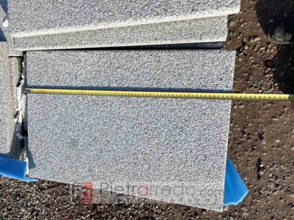 vendita pavimento piatrelle di granito naturale antiscivolo prezzo pietrarredo 40x60cm spessore 3cm costo