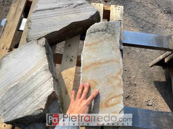 Rocce giganti grandi sassi per rredo giardino decorazioni pietra naturale resistente in quarzitre brasiliana gialla viola prezzo pietrarredo parabiago